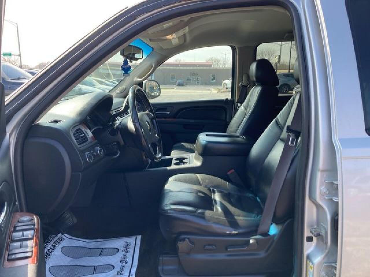 CHEVROLET TAHOE 2011 — 11
