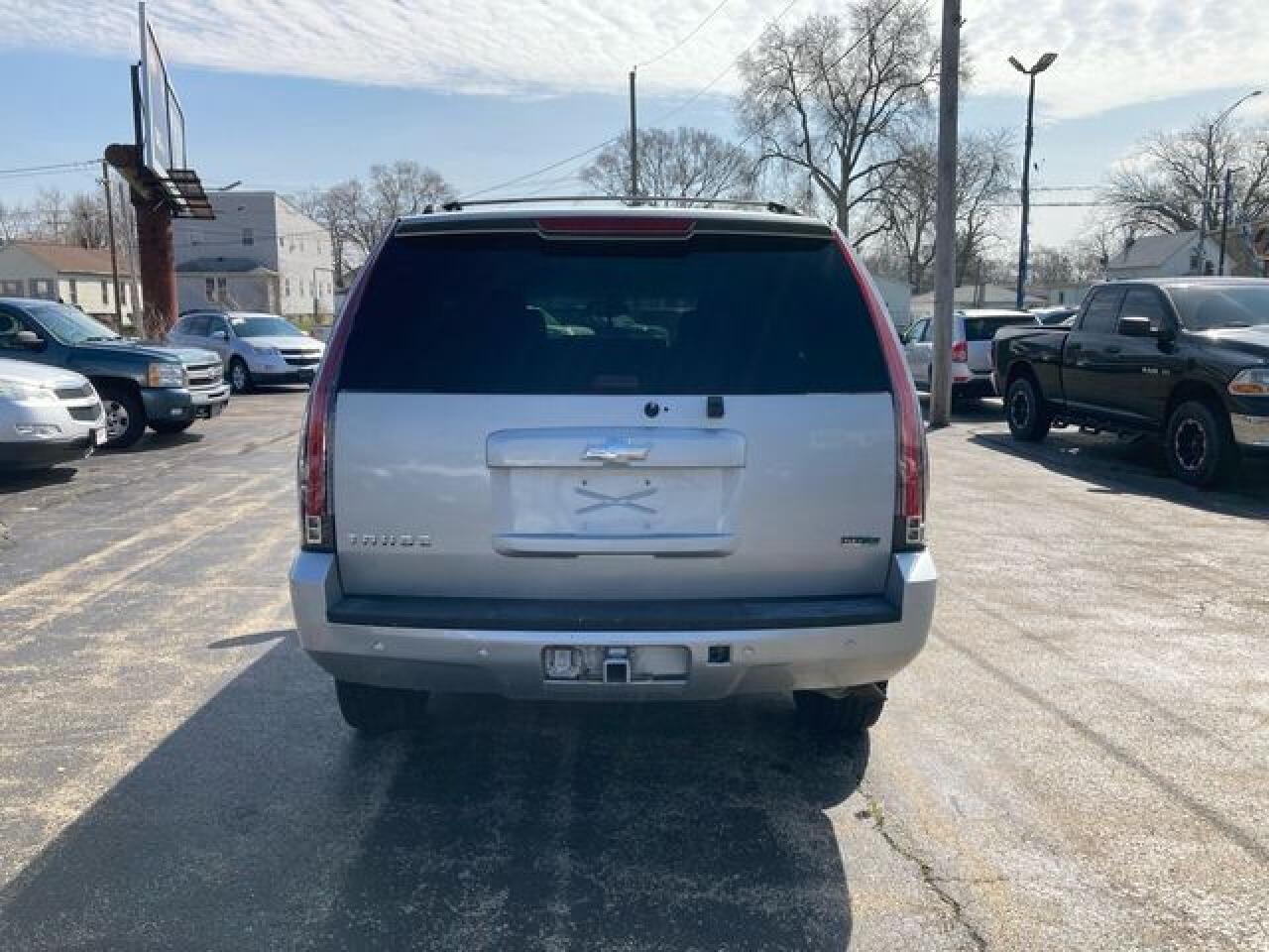 CHEVROLET TAHOE 2011 — 7
