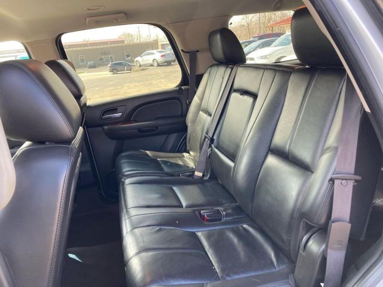 CHEVROLET TAHOE 2011 — 16