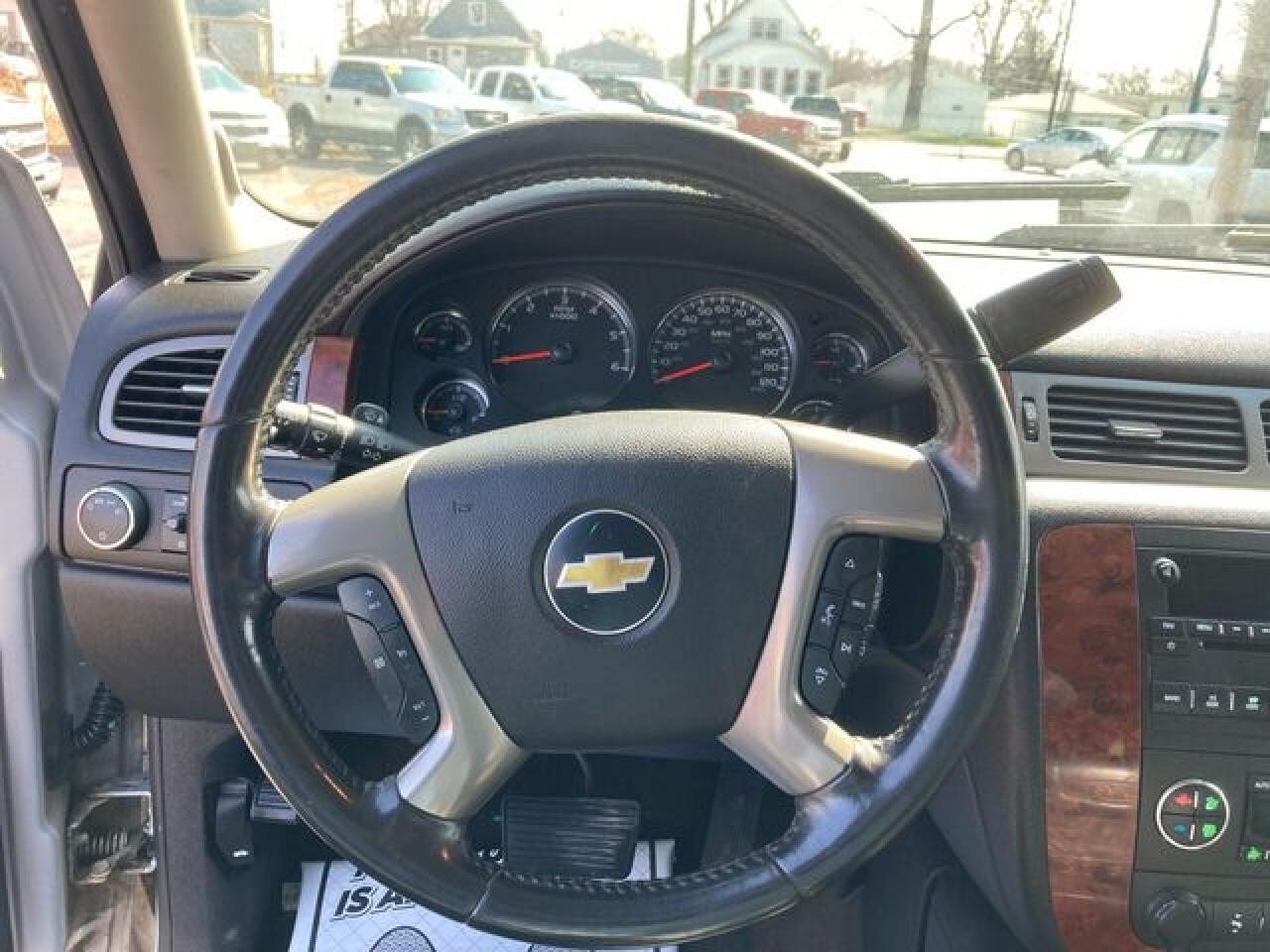 CHEVROLET TAHOE 2011 — 13