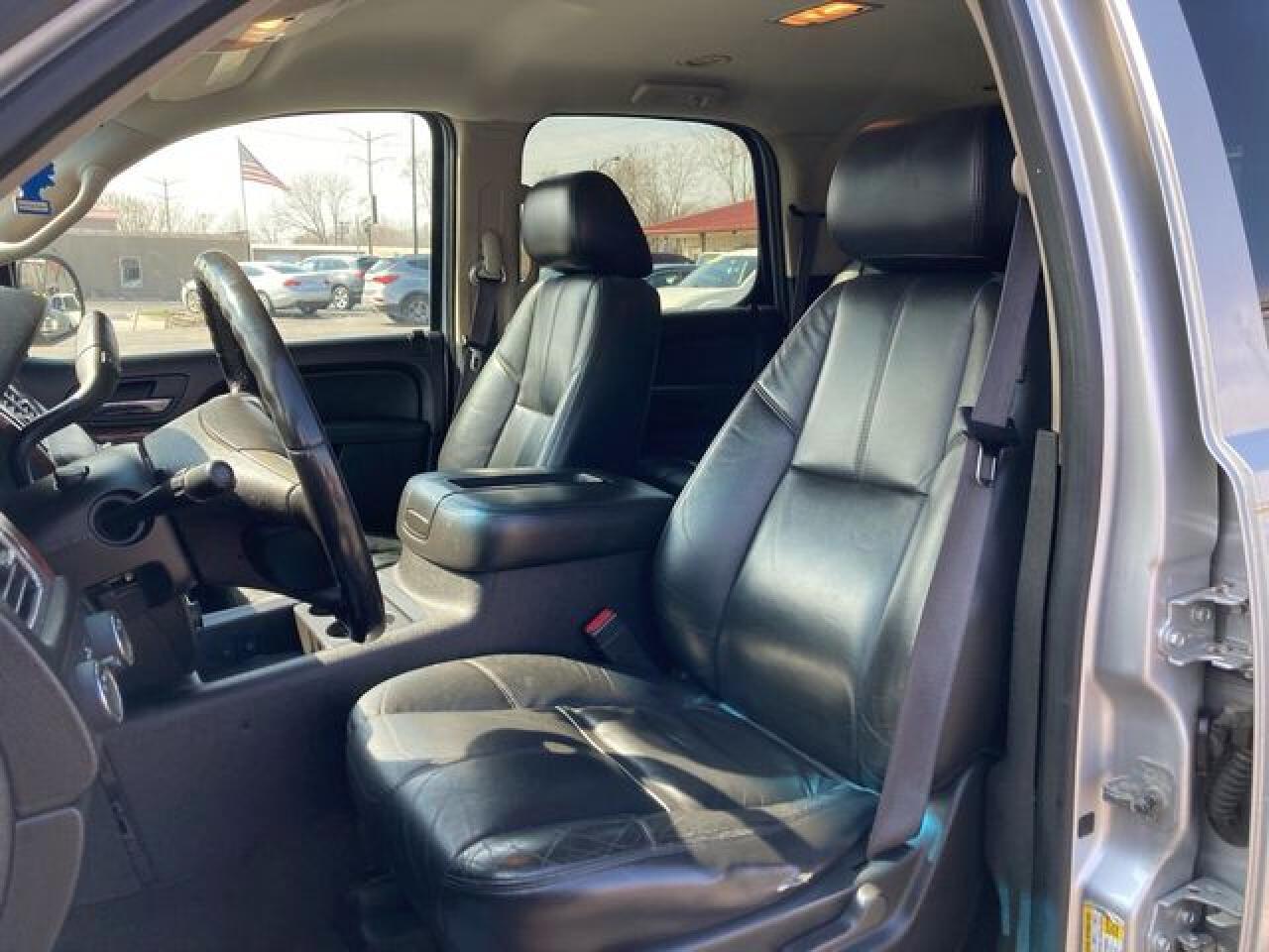 CHEVROLET TAHOE 2011 — 12