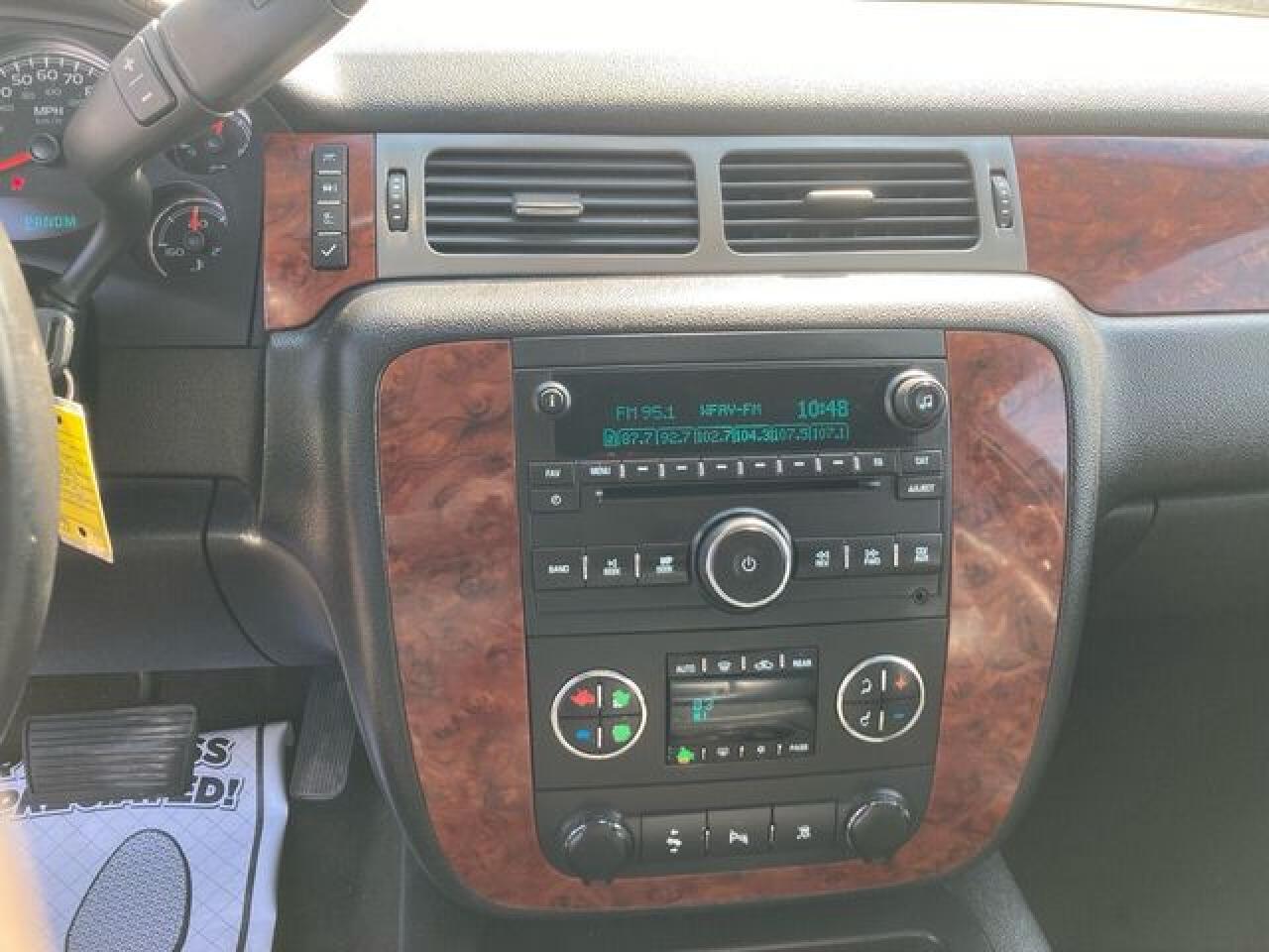 CHEVROLET TAHOE 2011 — 17