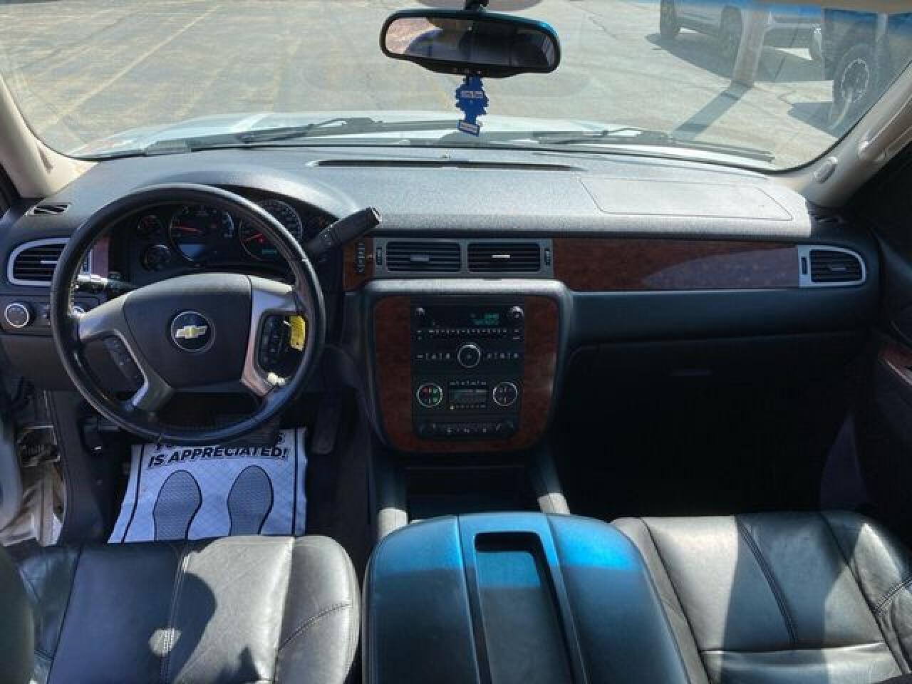 CHEVROLET TAHOE 2011 — 15