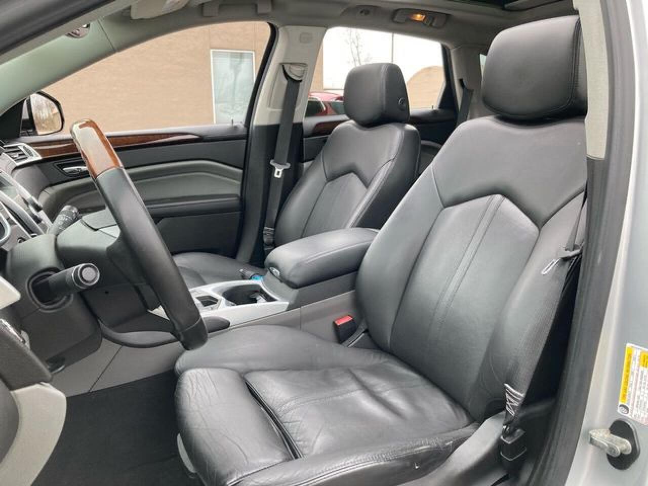 CADILLAC SRX 2010 — 12