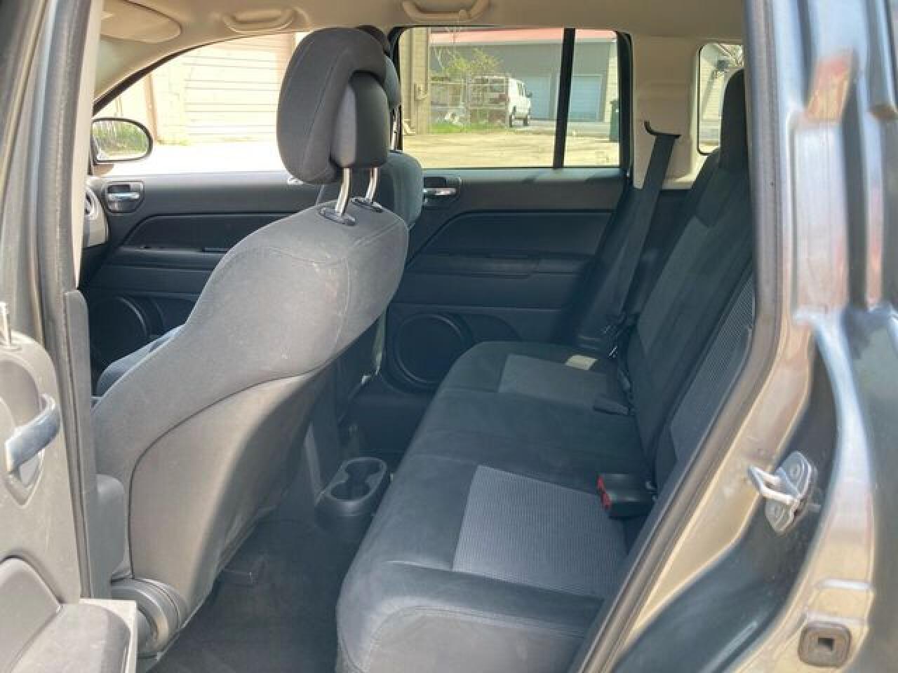 JEEP COMPASS 2011 — 18