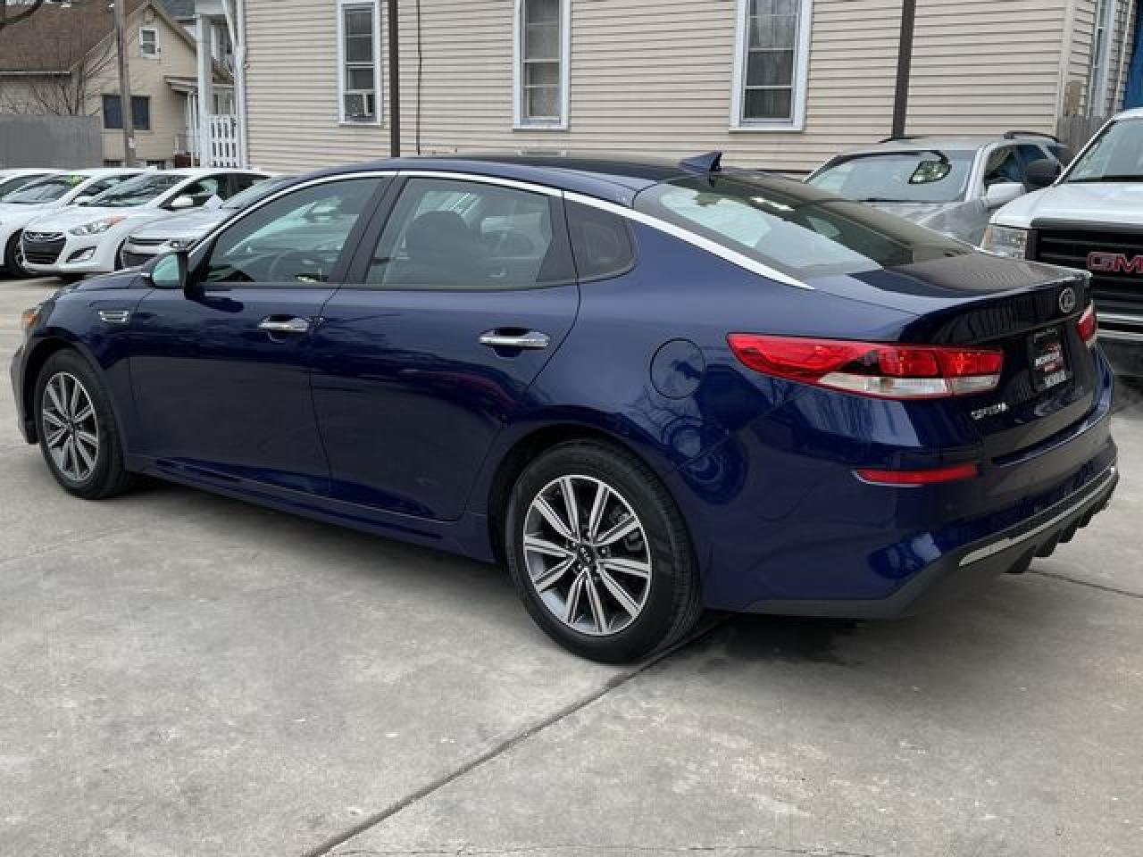 KIA OPTIMA LX 2019 — 3