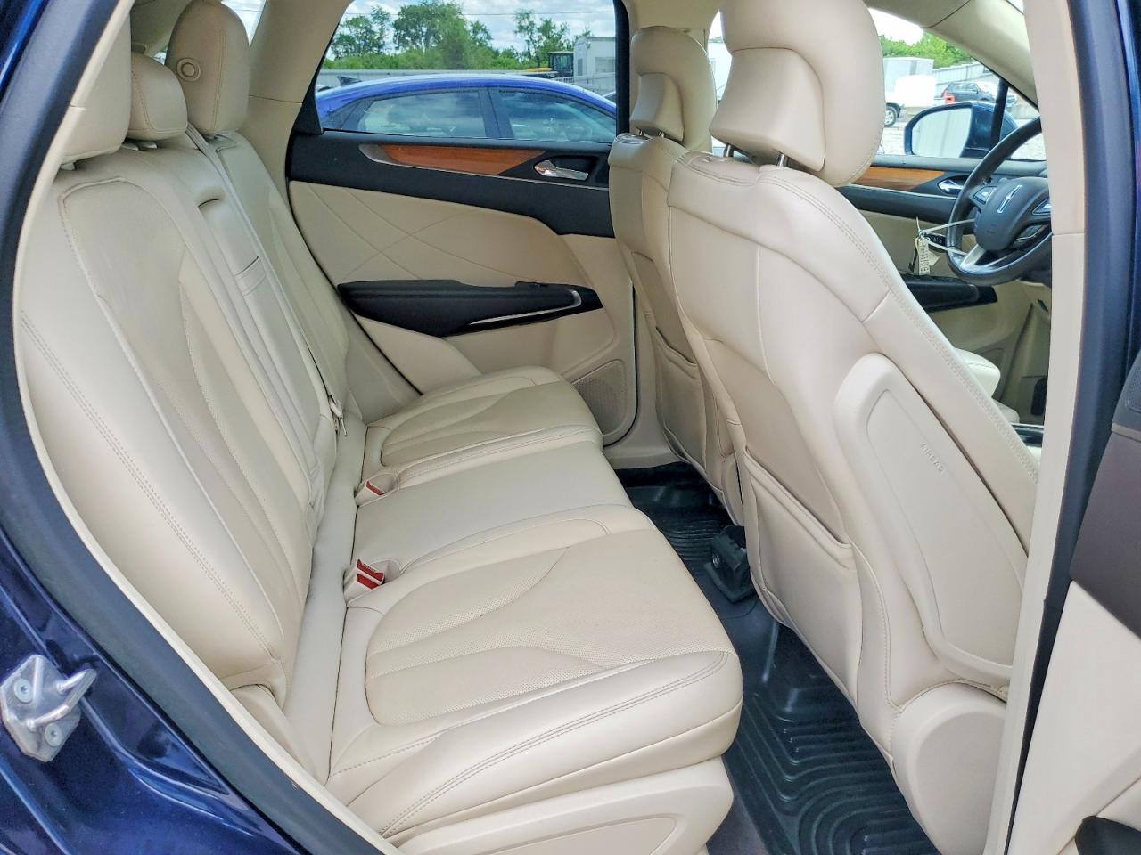 LINCOLN MKC 2016 — 12