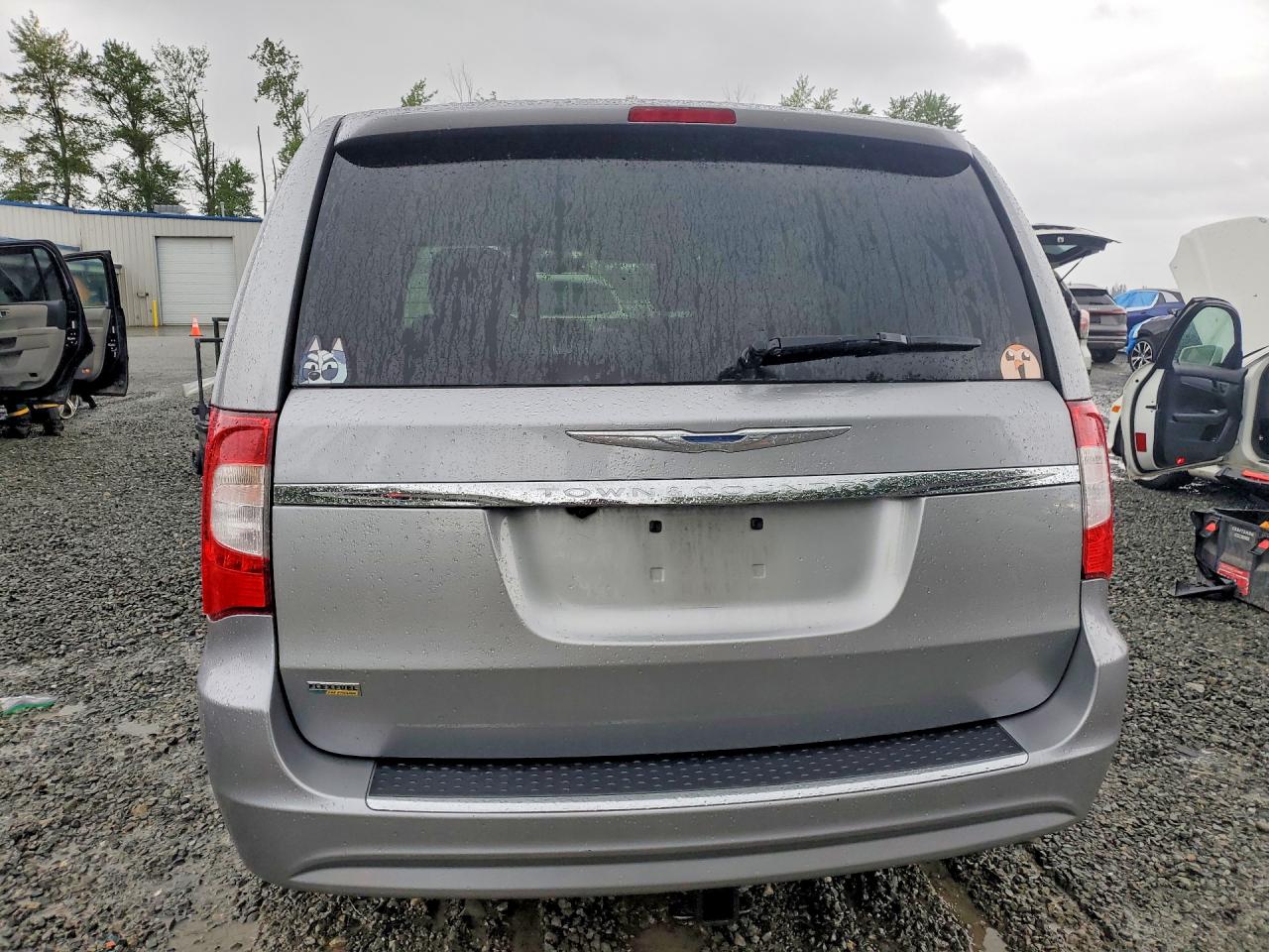 CHRYSLER TOWN & COUNTRY 2016 — 7