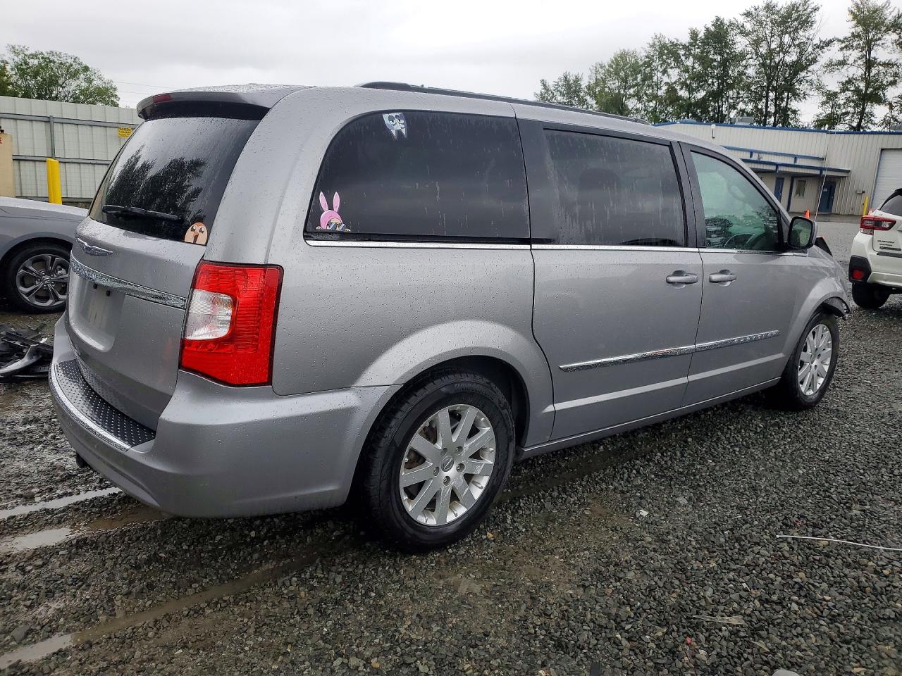 CHRYSLER TOWN & COUNTRY 2016 — 4