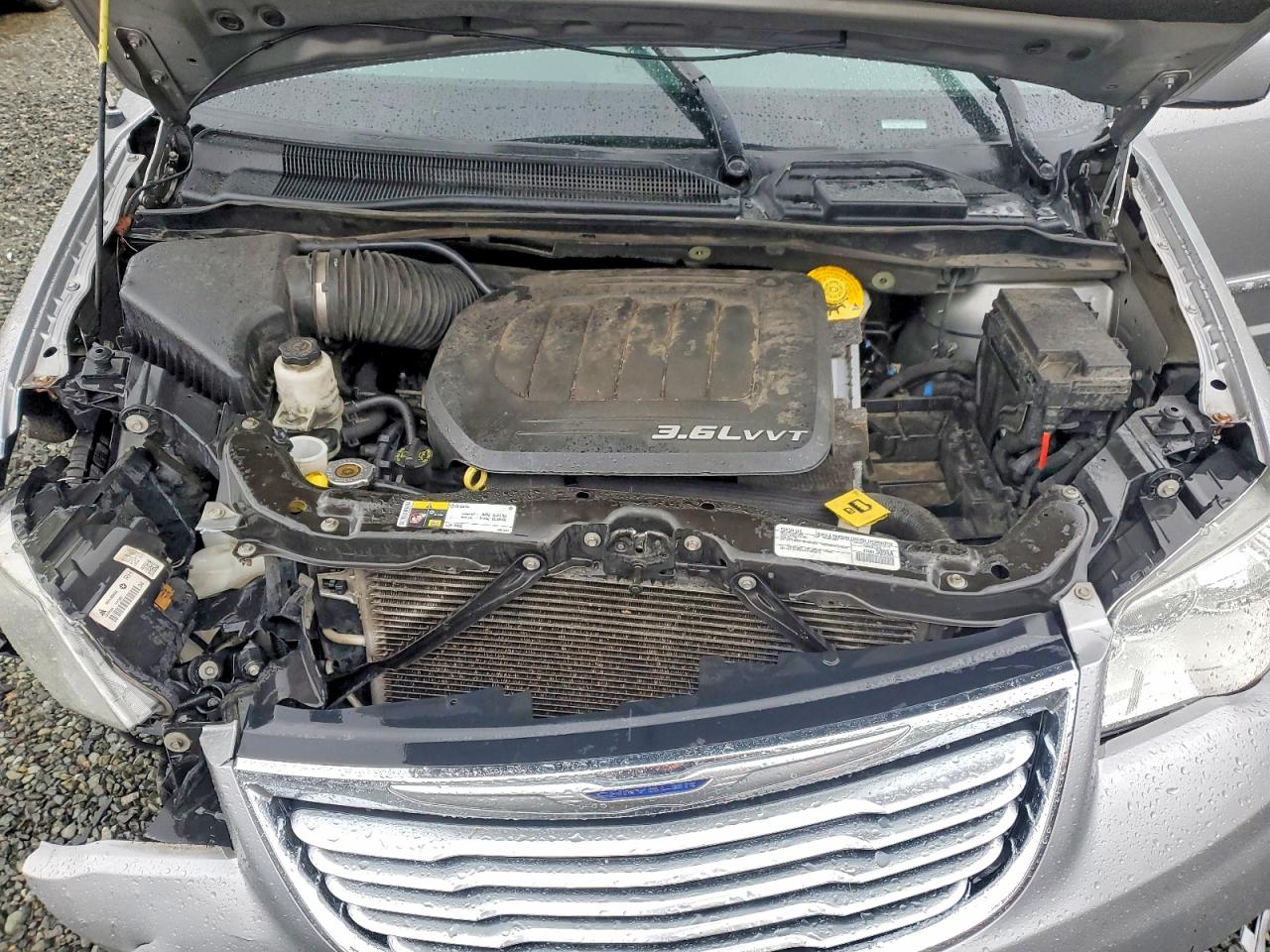 CHRYSLER TOWN & COUNTRY 2016 — 13
