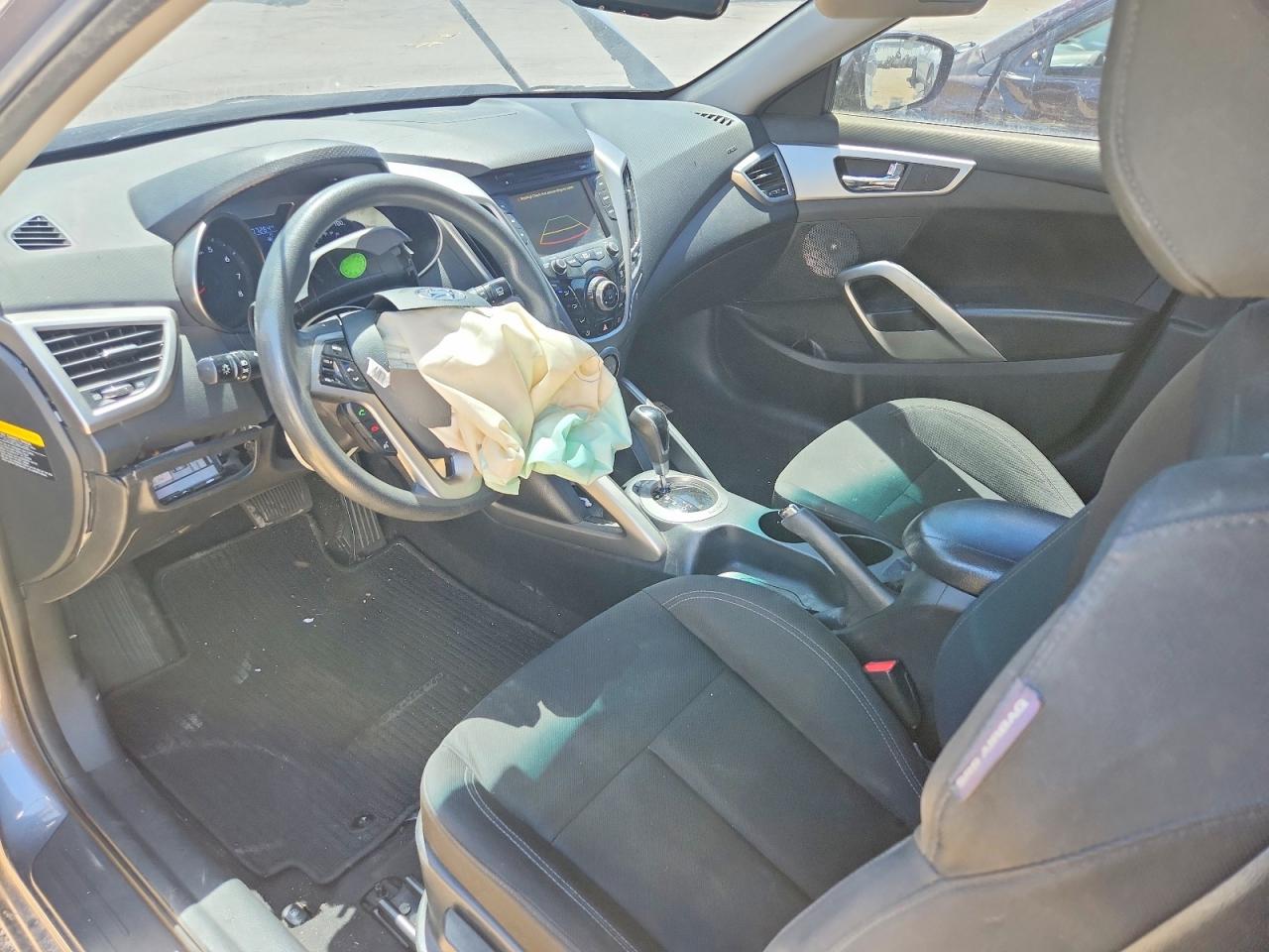 HYUNDAI VELOSTER 2013 — 9