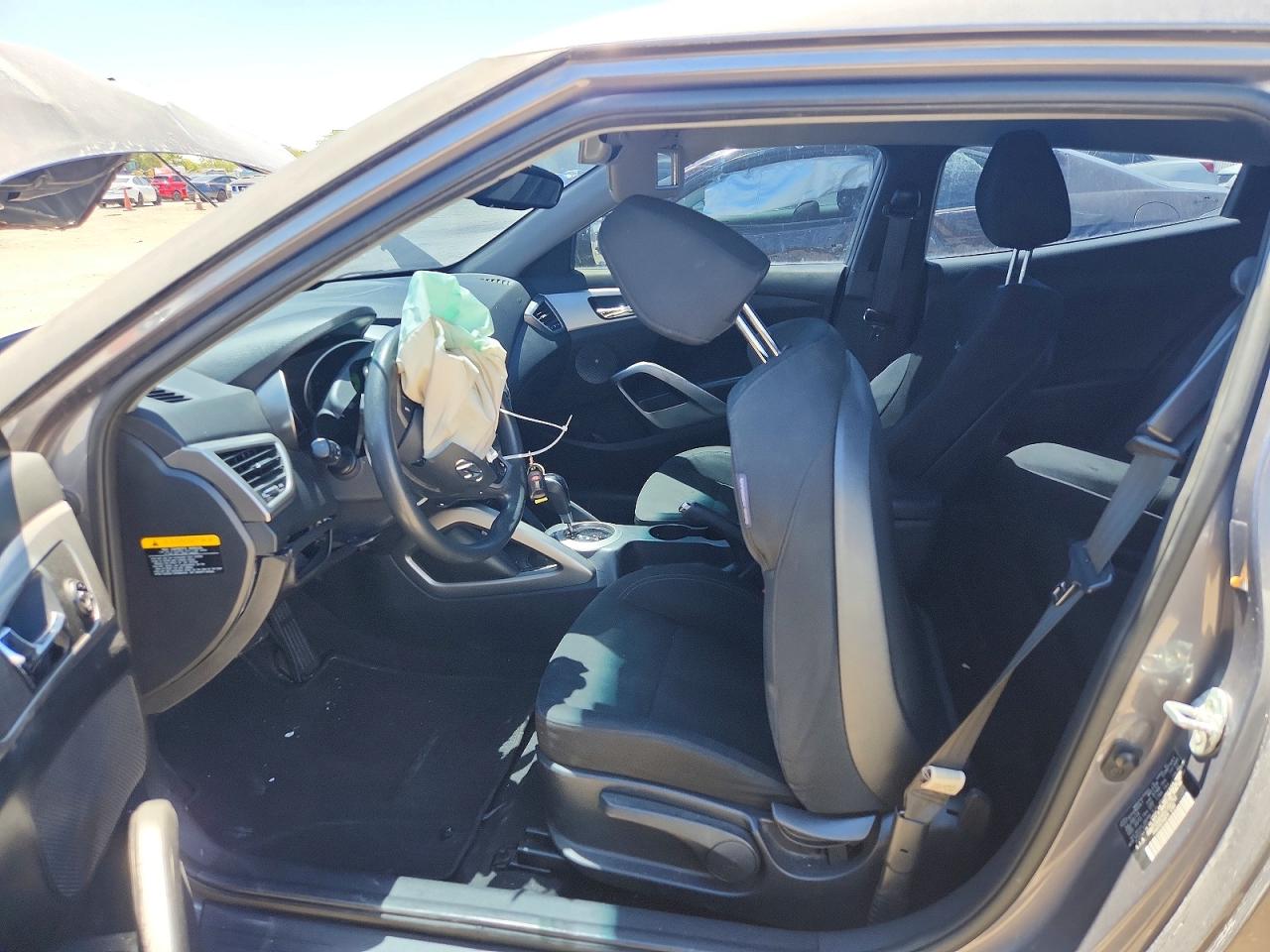 HYUNDAI VELOSTER 2013 — 8