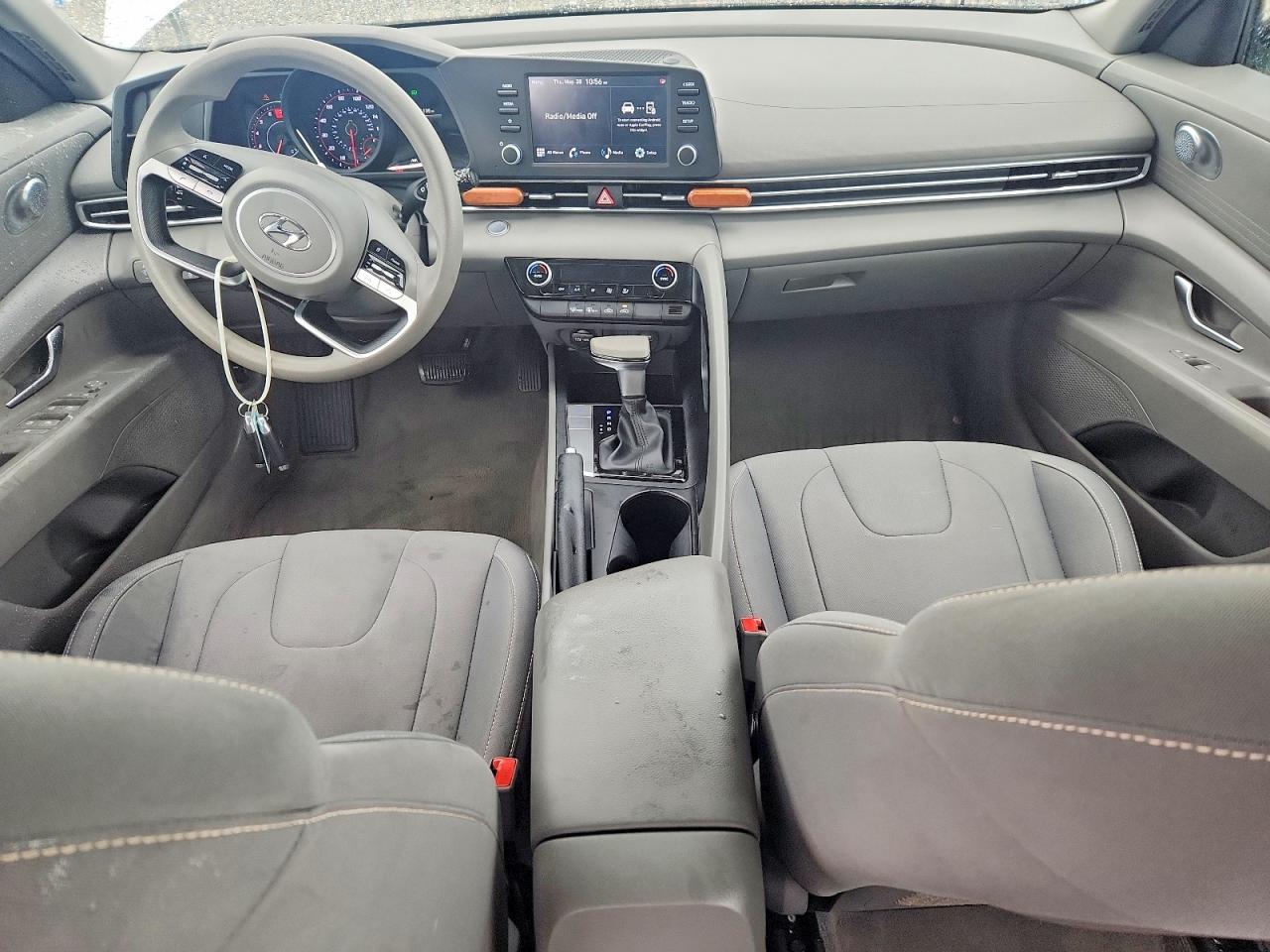 HYUNDAI ELANTRA 2022 — 9