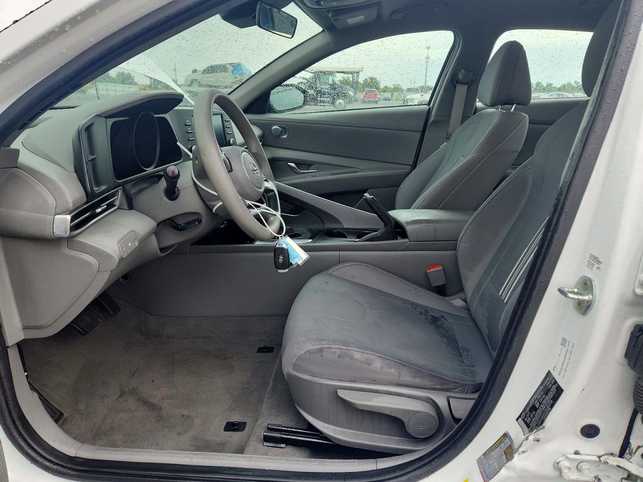 HYUNDAI ELANTRA 2022 — 8