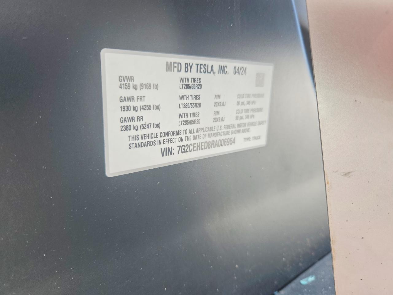 TESLA CYBERTRUCK 2024 — 13