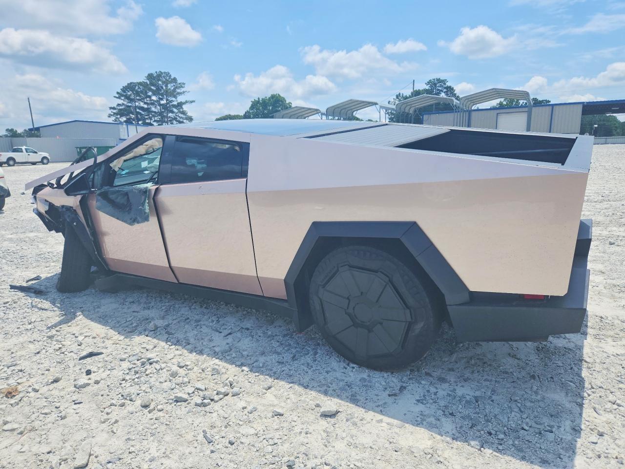 TESLA CYBERTRUCK 2024 — 3