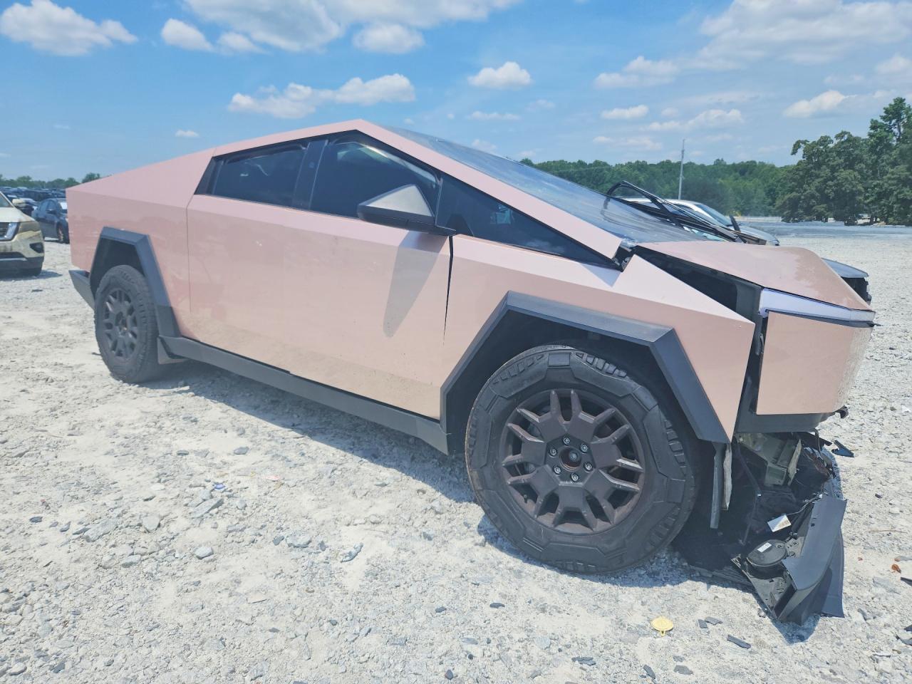 TESLA CYBERTRUCK 2024 — 5