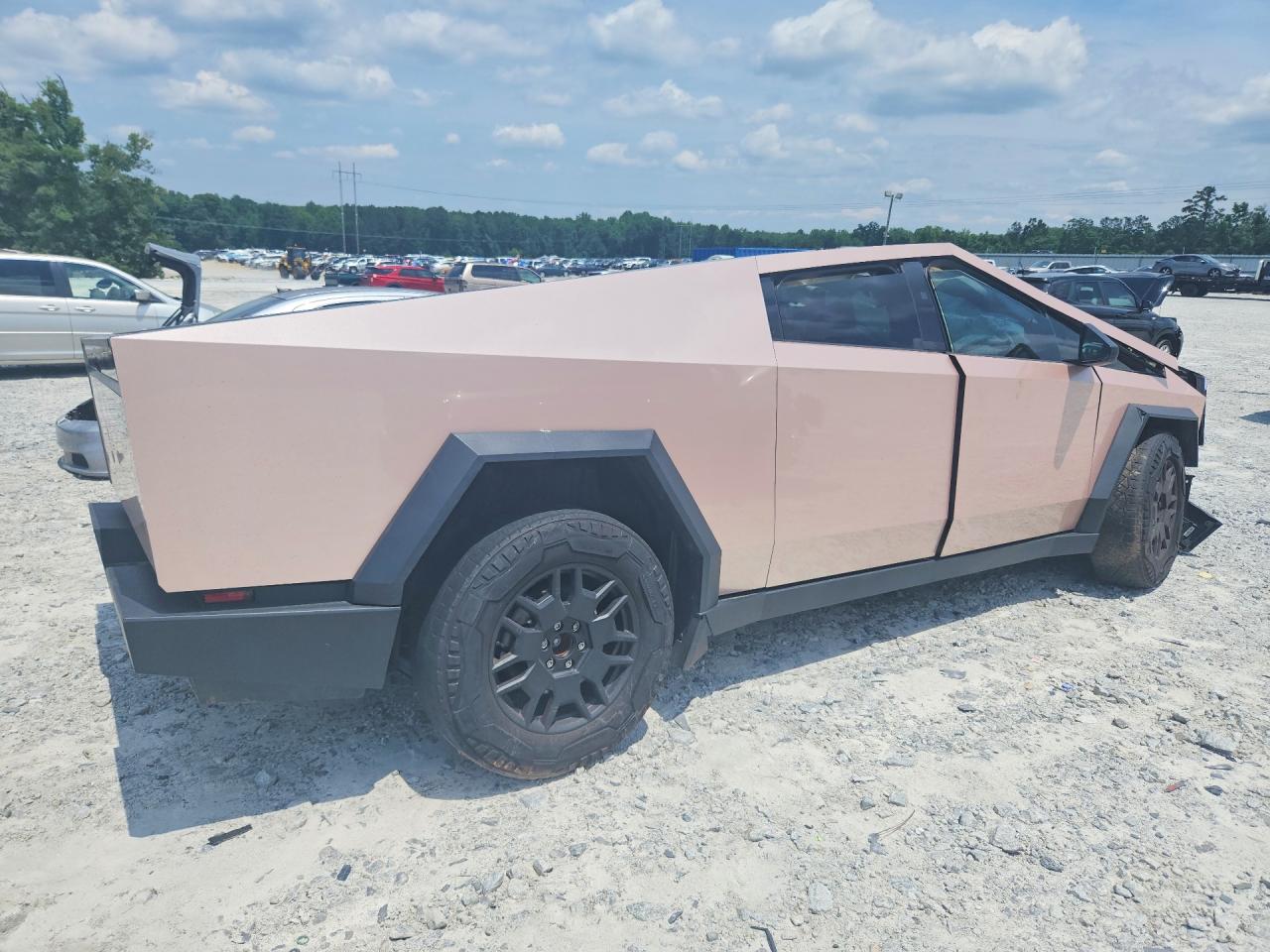 TESLA CYBERTRUCK 2024 — 4