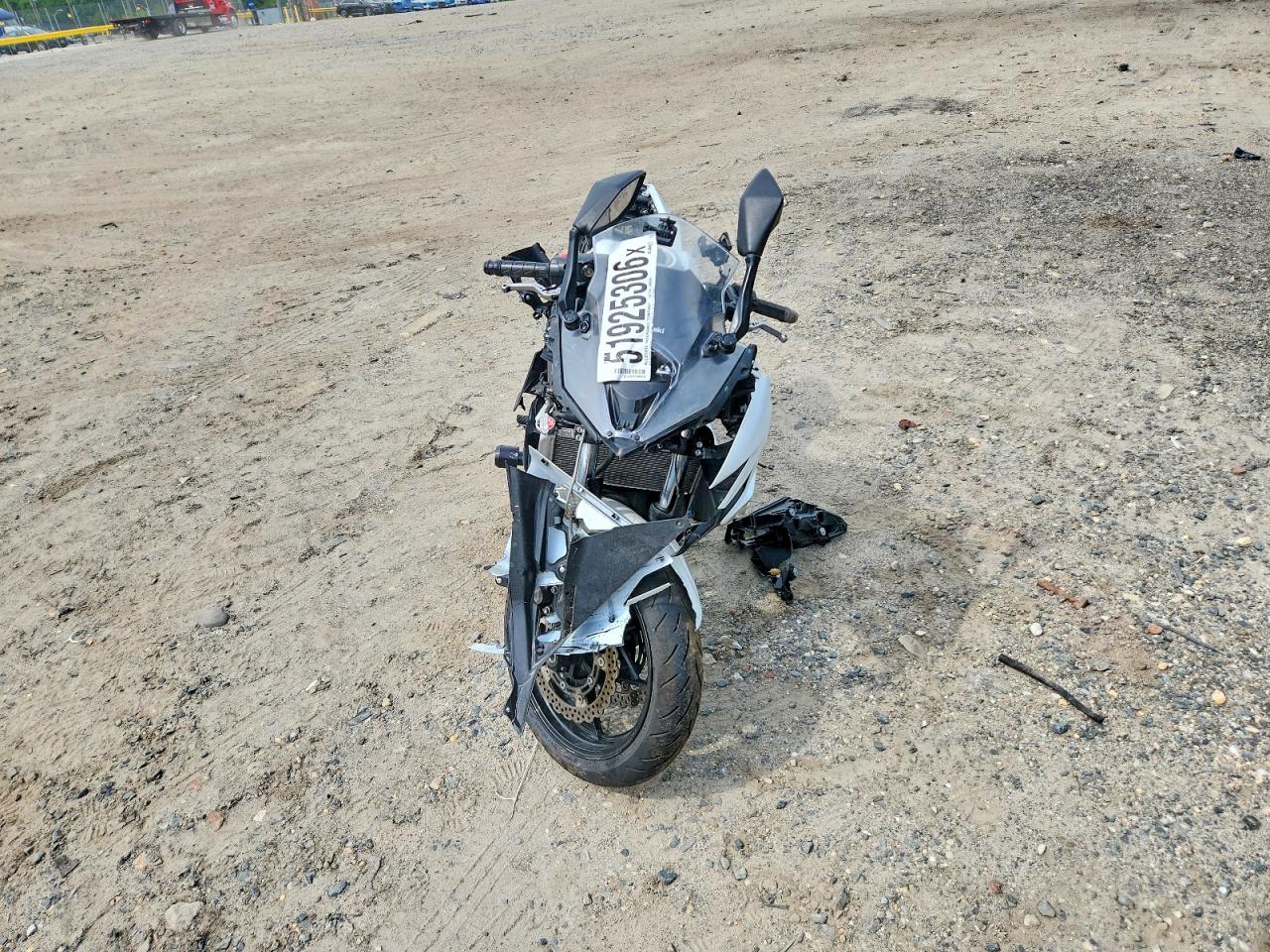 KAWASAKI EX650 2020 — 6