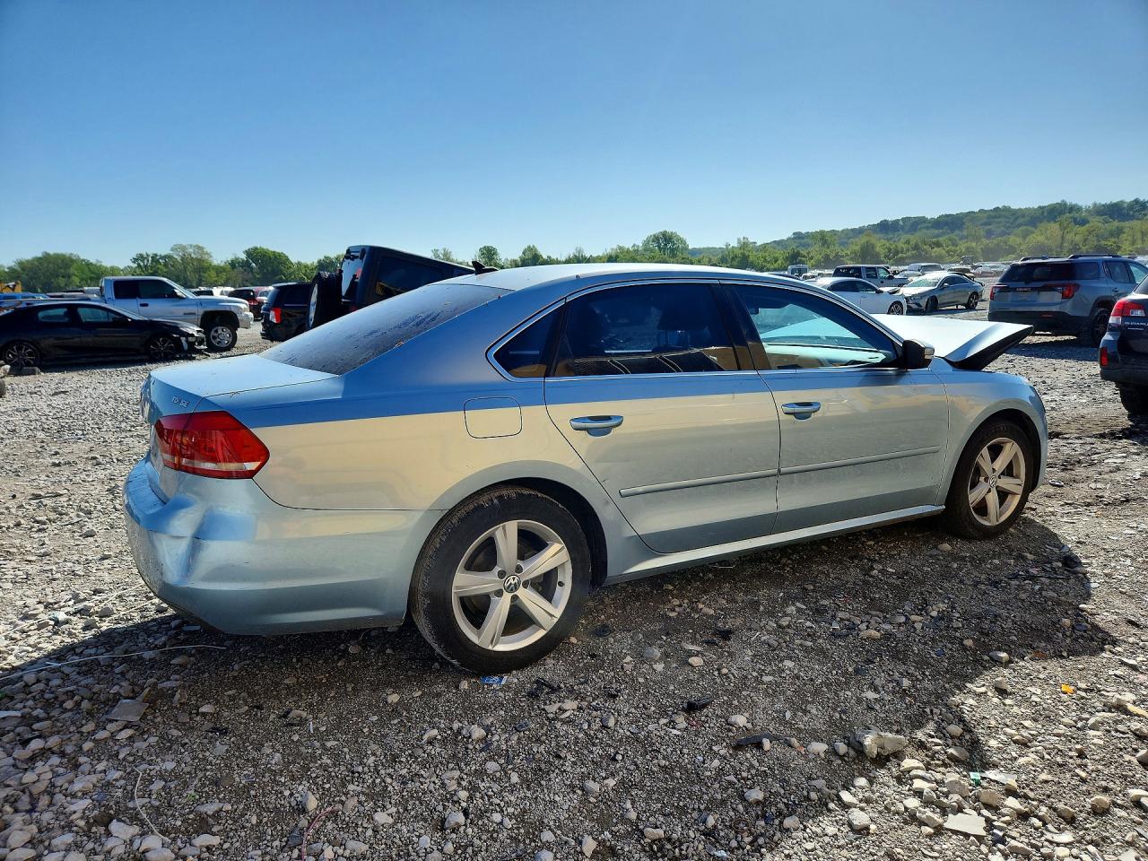 VOLKSWAGEN PASSAT 2013 — 4