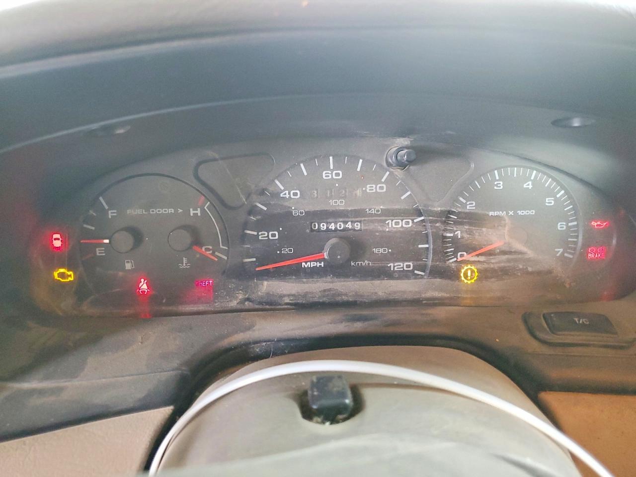 FORD TAURUS 2001 — 10