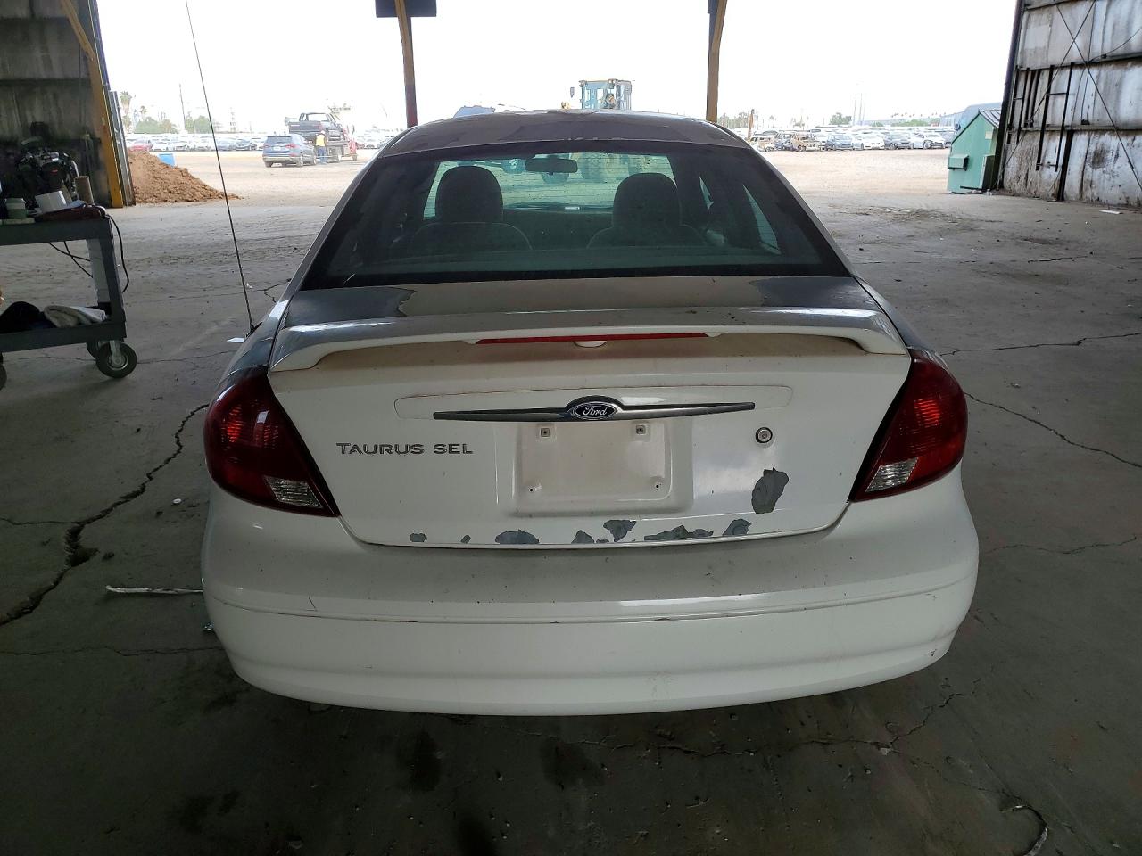 FORD TAURUS 2001 — 7