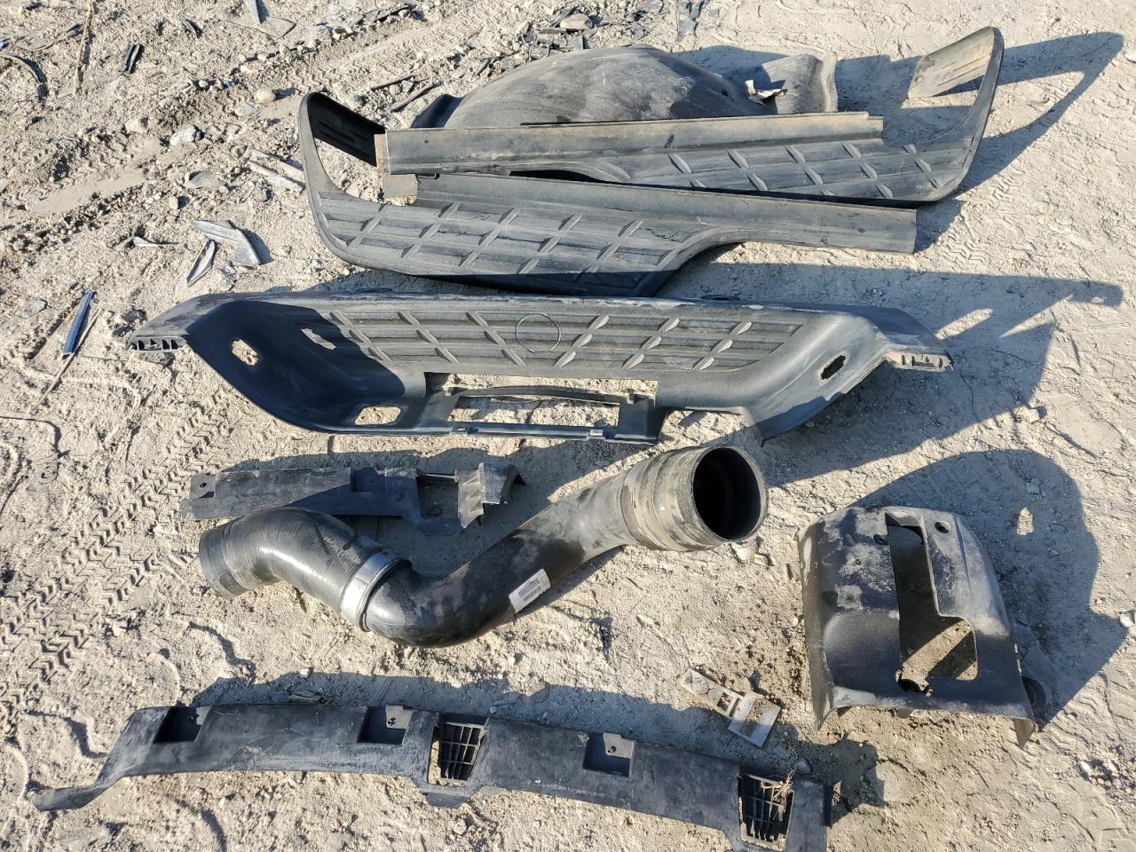 FORD TAURUS 2003 — 13