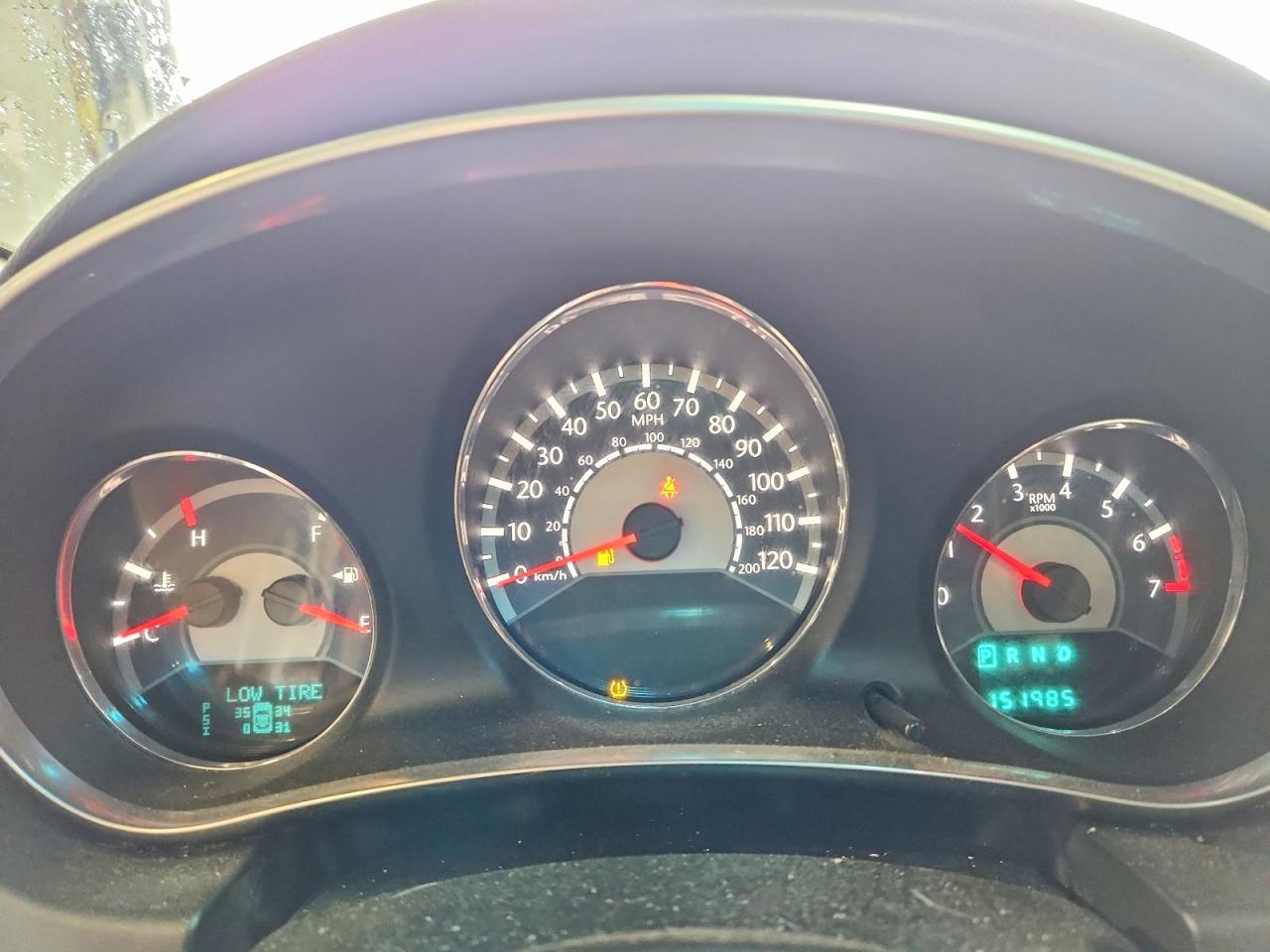 CHRYSLER 200 2013 — 10