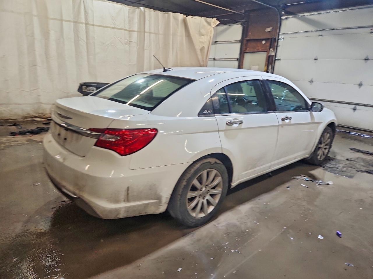 CHRYSLER 200 2013 — 4
