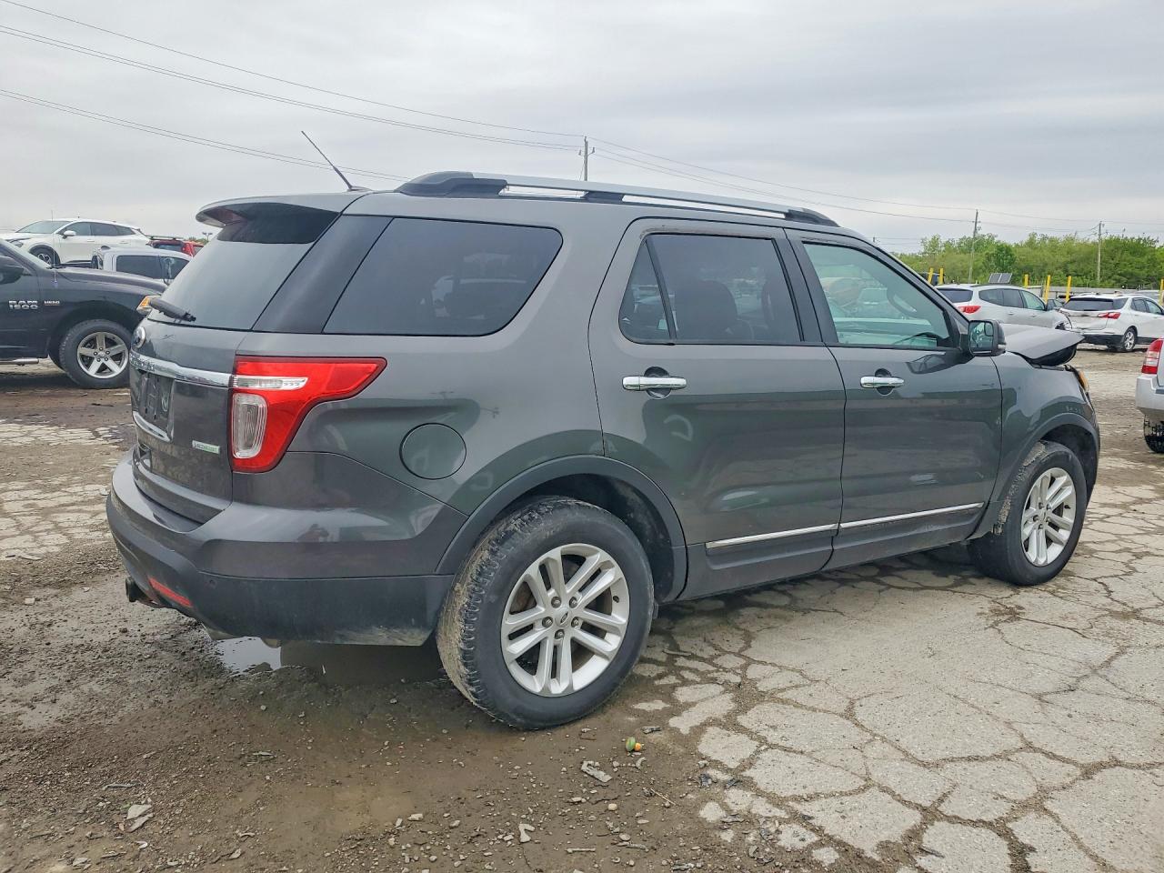 FORD EXPLORER 2015 — 4