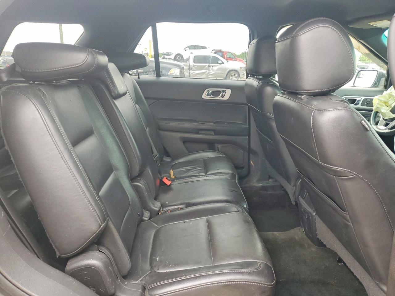 FORD EXPLORER 2015 — 12