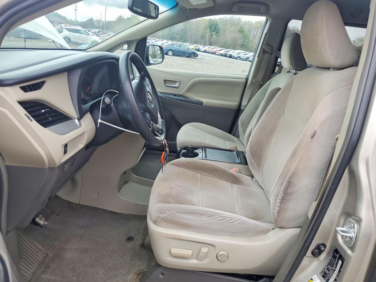 TOYOTA SIENNA 2015 — 8