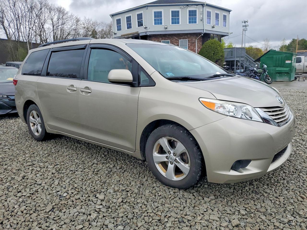 TOYOTA SIENNA 2015 — 5