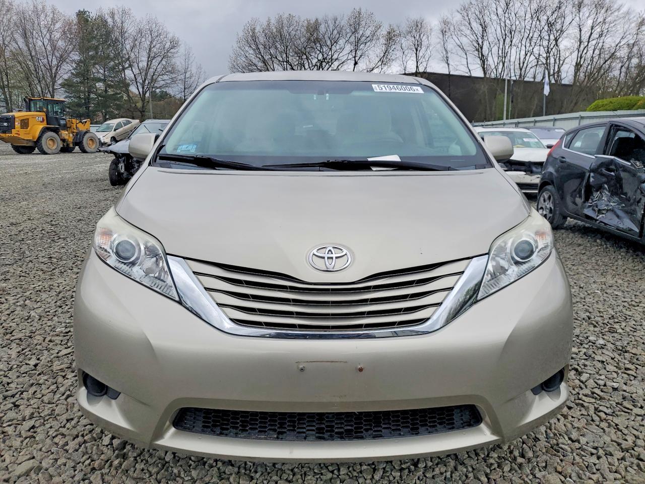 TOYOTA SIENNA 2015 — 6