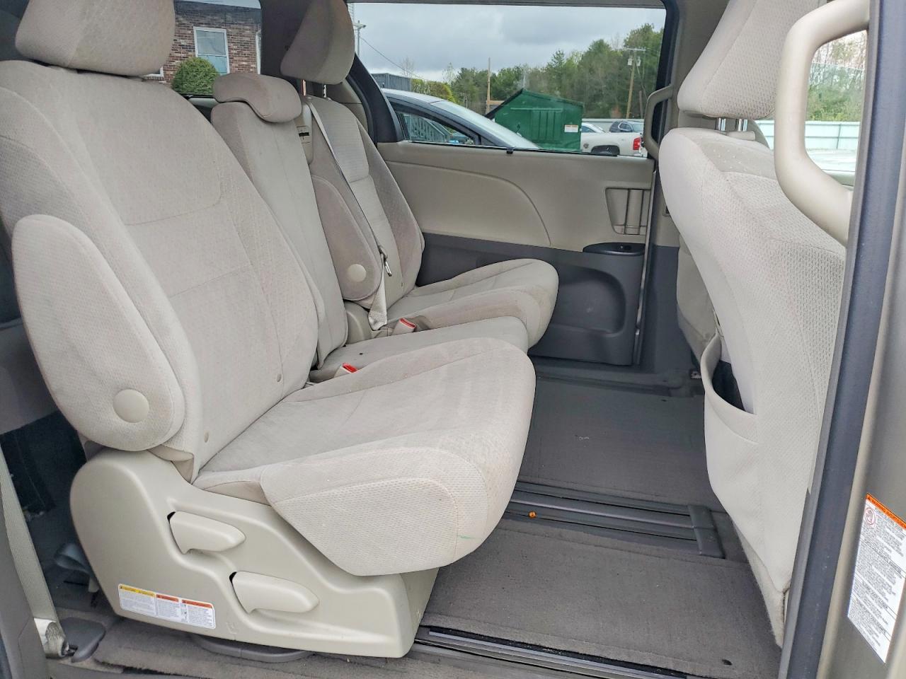 TOYOTA SIENNA 2015 — 12
