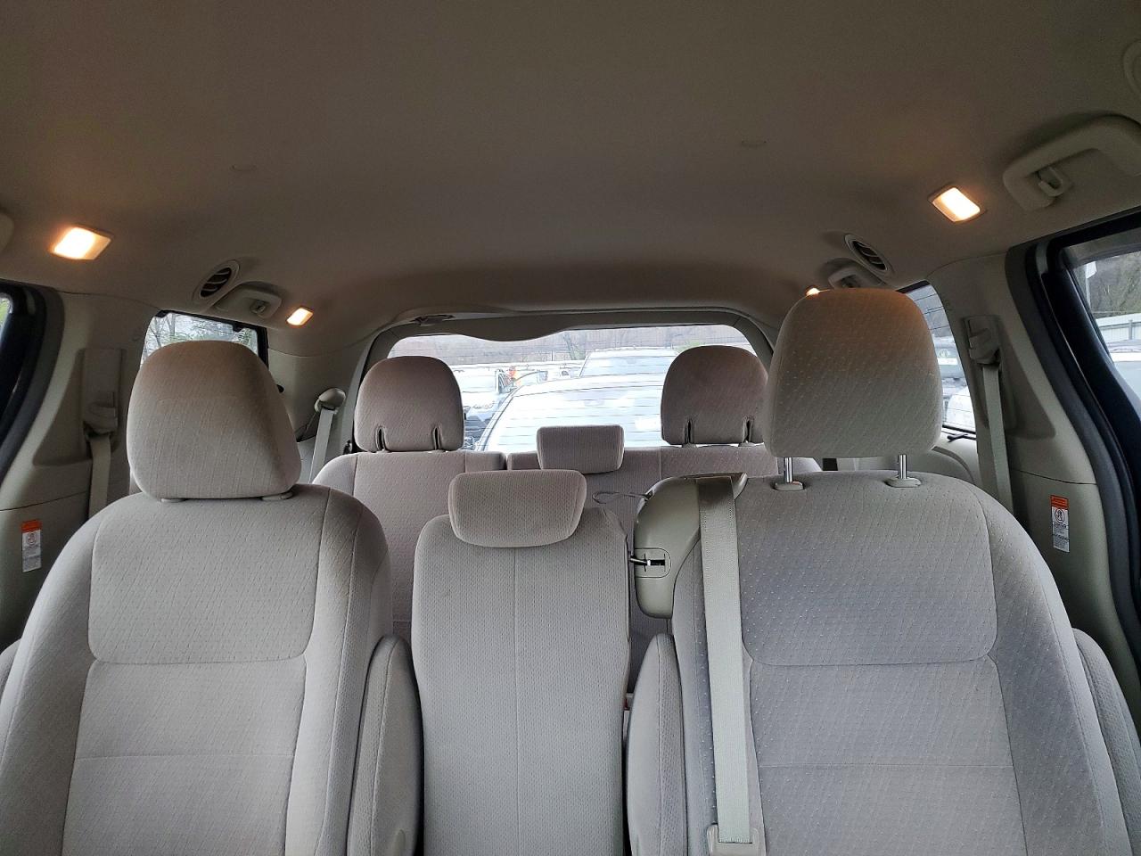 TOYOTA SIENNA 2015 — 11