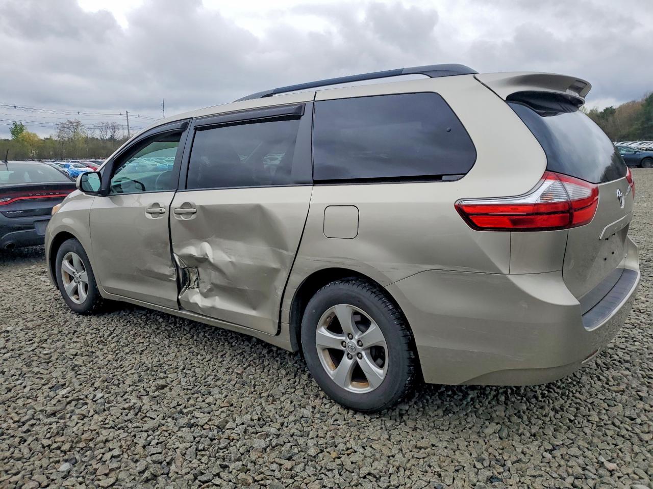 TOYOTA SIENNA 2015 — 3