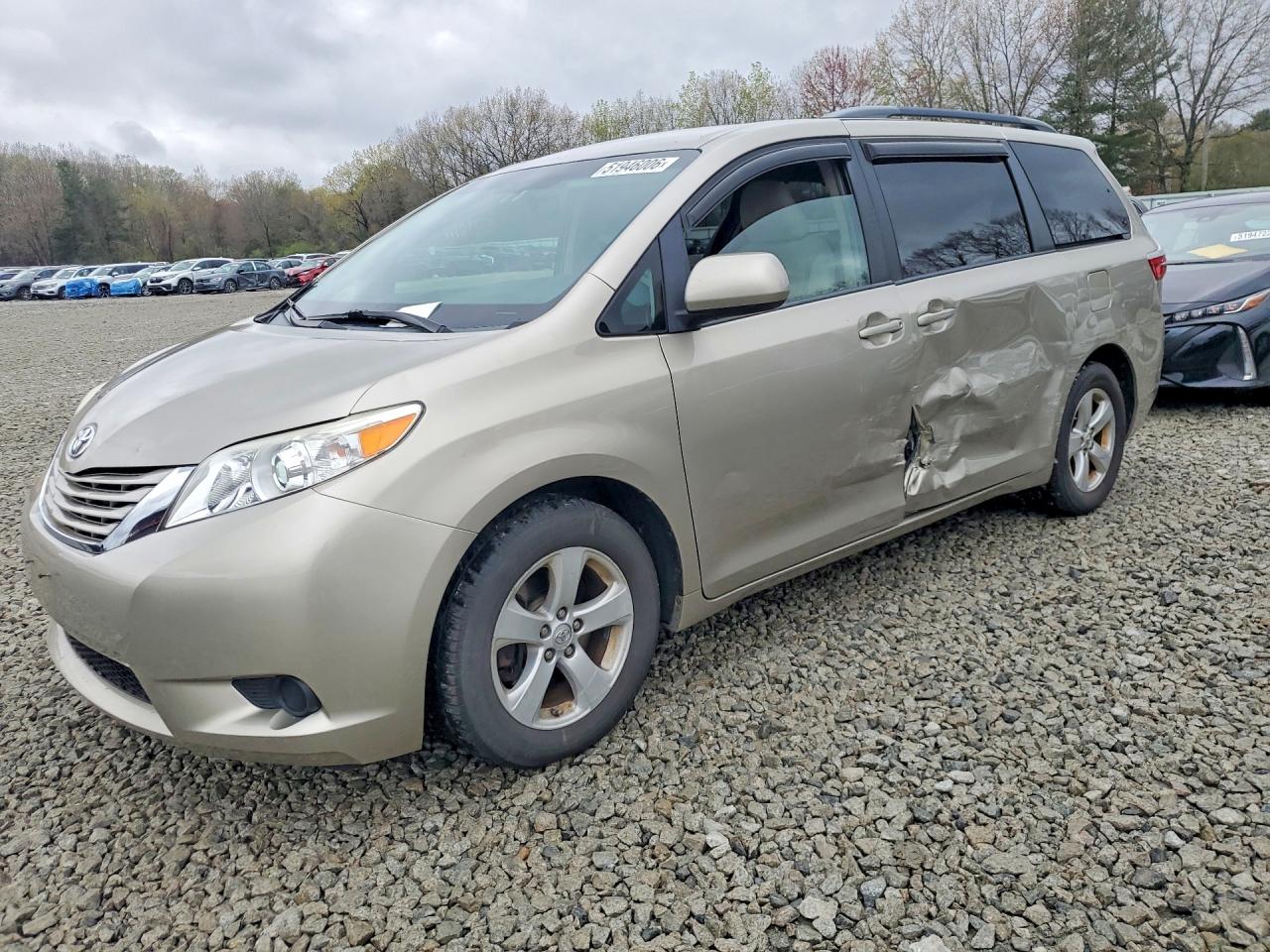 TOYOTA SIENNA 2015 — 2
