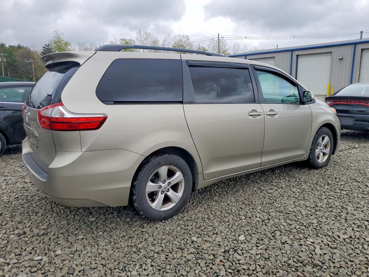 TOYOTA SIENNA 2015 — 4