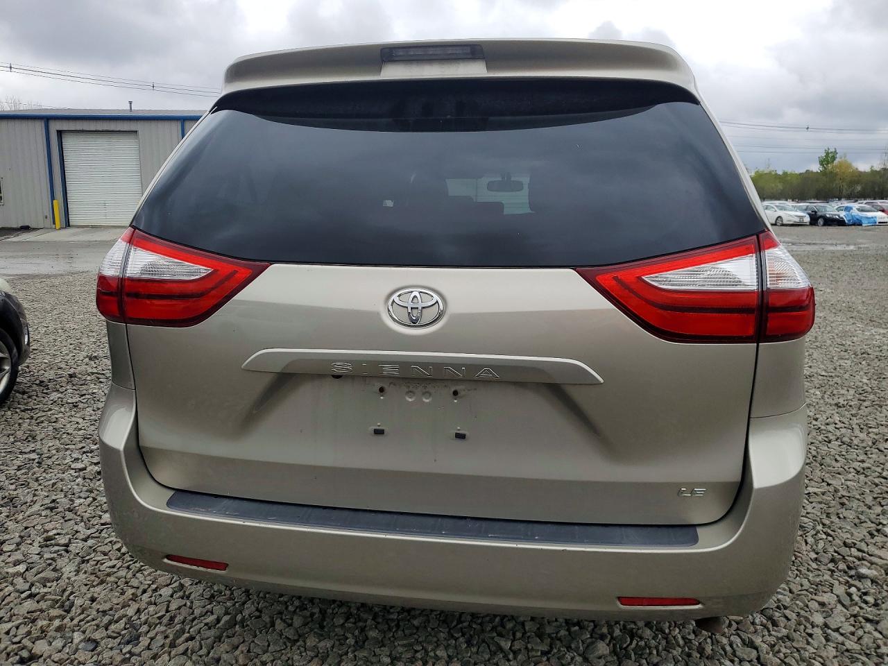 TOYOTA SIENNA 2015 — 7
