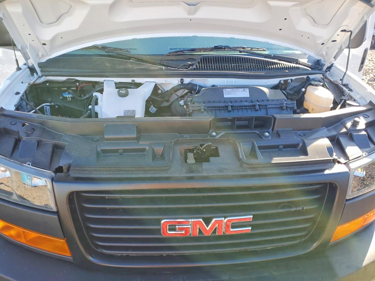 GMC SAVANA 2025 — 13