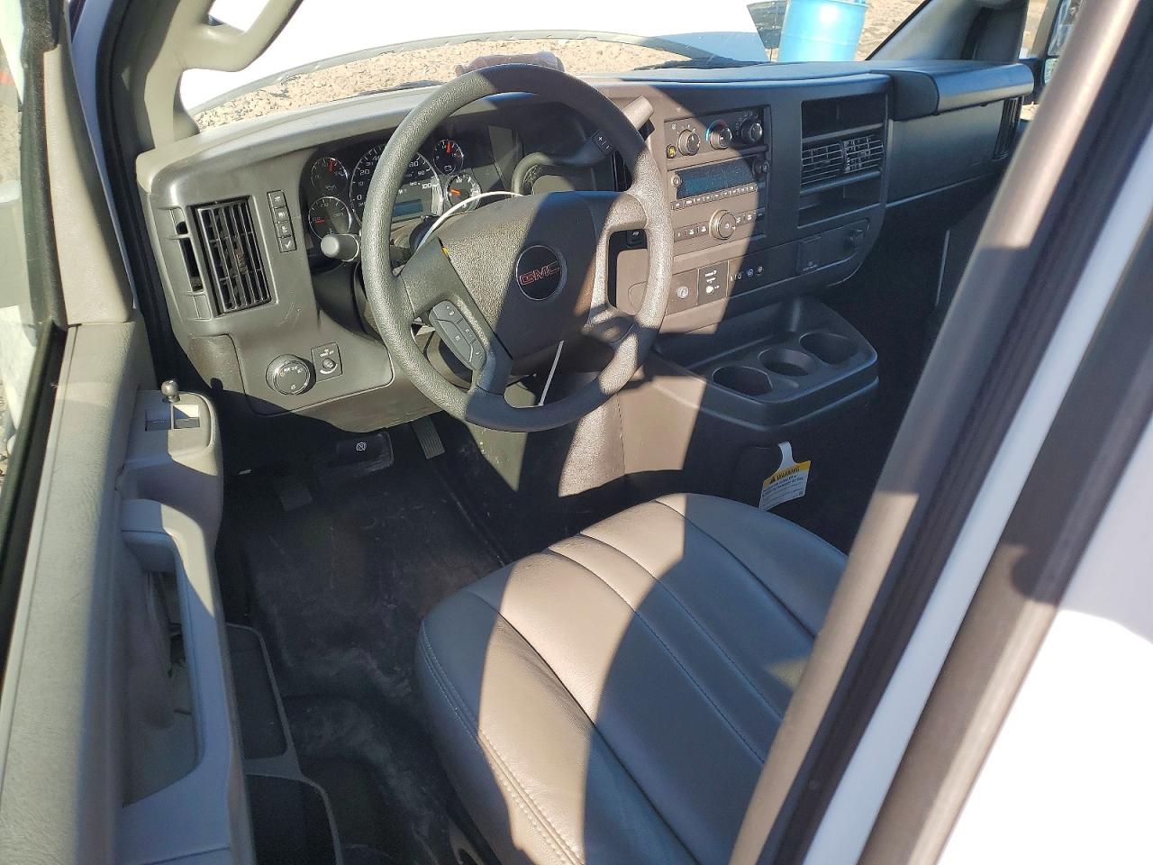 GMC SAVANA 2025 — 9