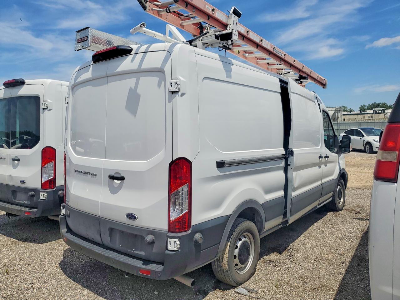 FORD TRANSIT 2023 — 4