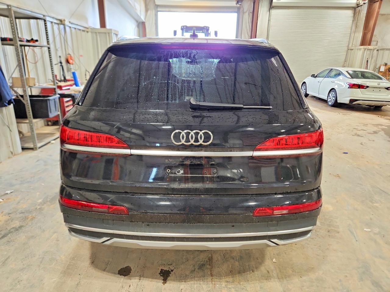 AUDI Q7 2022 — 7