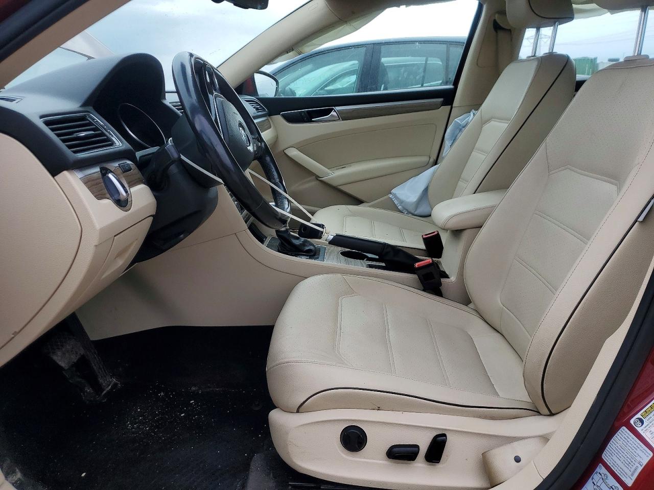 VOLKSWAGEN PASSAT 2018 — 8