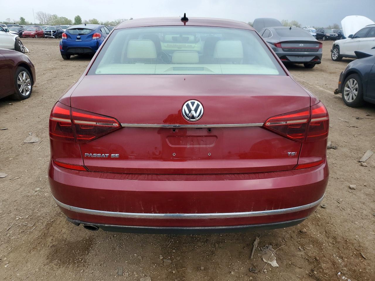 VOLKSWAGEN PASSAT 2018 — 7