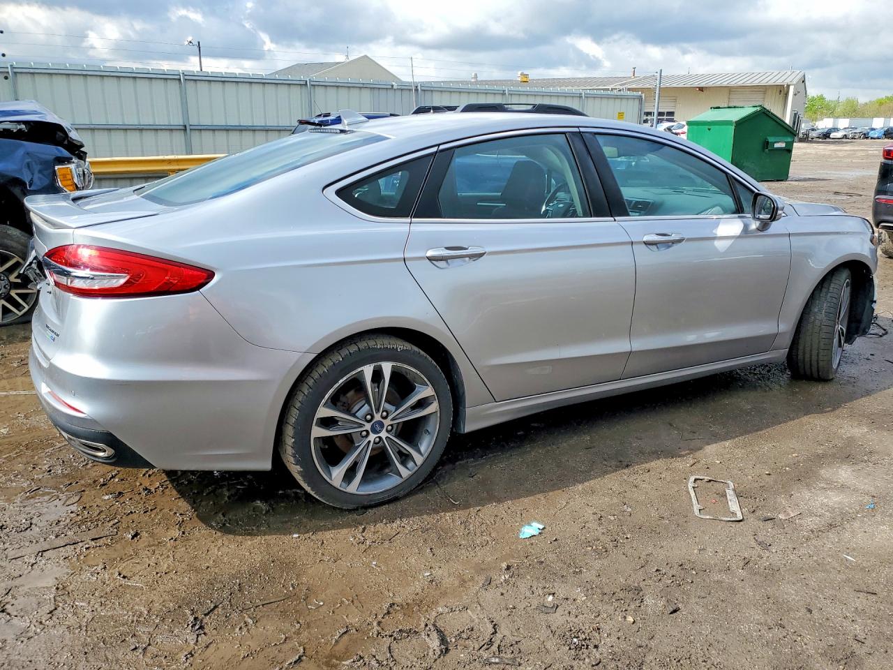 FORD FUSION 2020 — 4