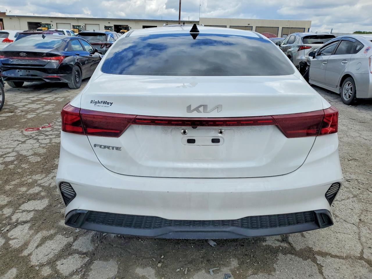 KIA FORTE 2022 — 7