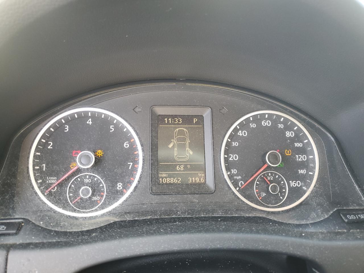 VOLKSWAGEN TIGUAN 2012 — 10