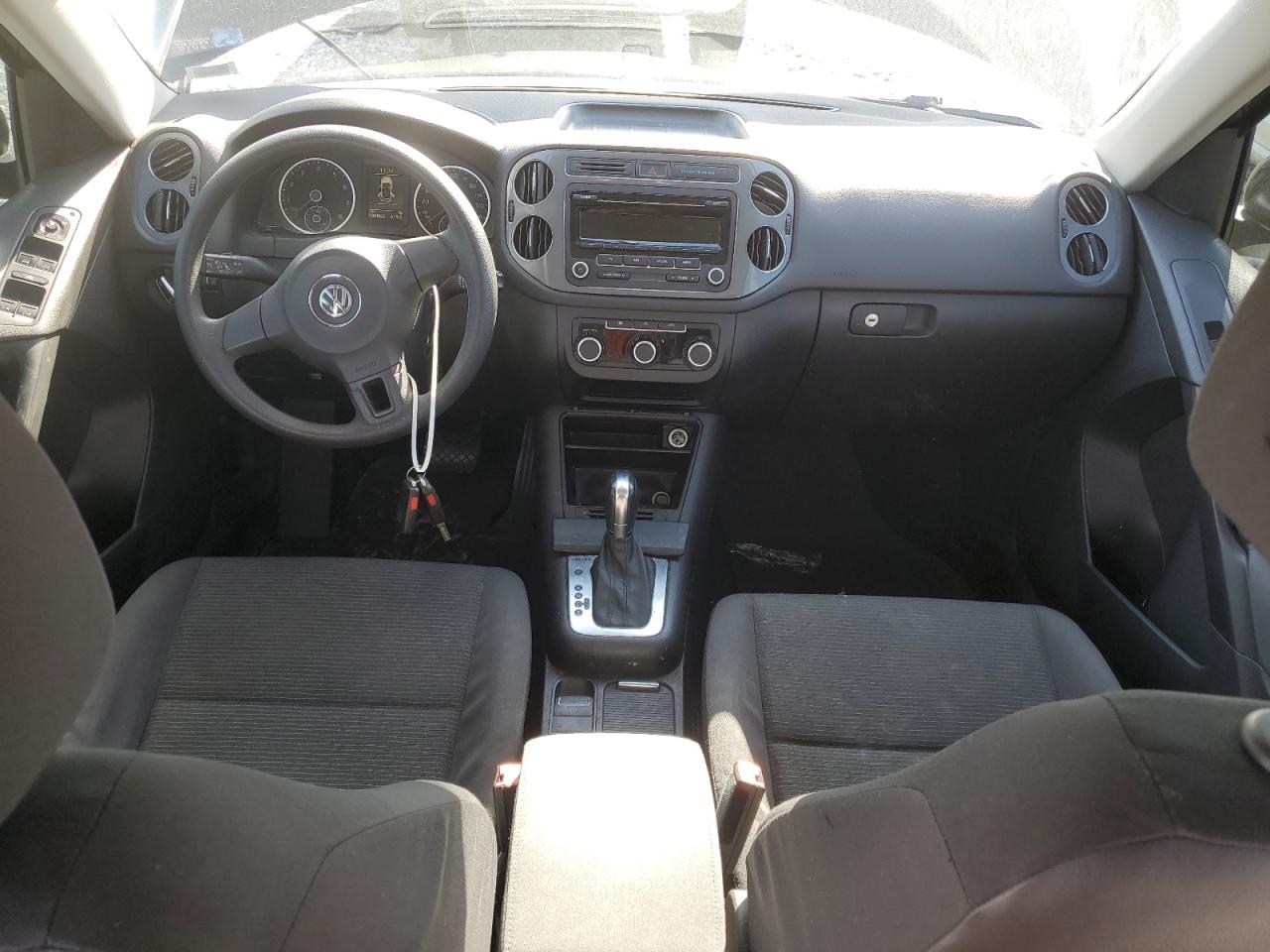 VOLKSWAGEN TIGUAN 2012 — 9